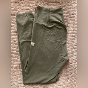 Vuori AllTheFeels Leggings- Regular length Pistachio